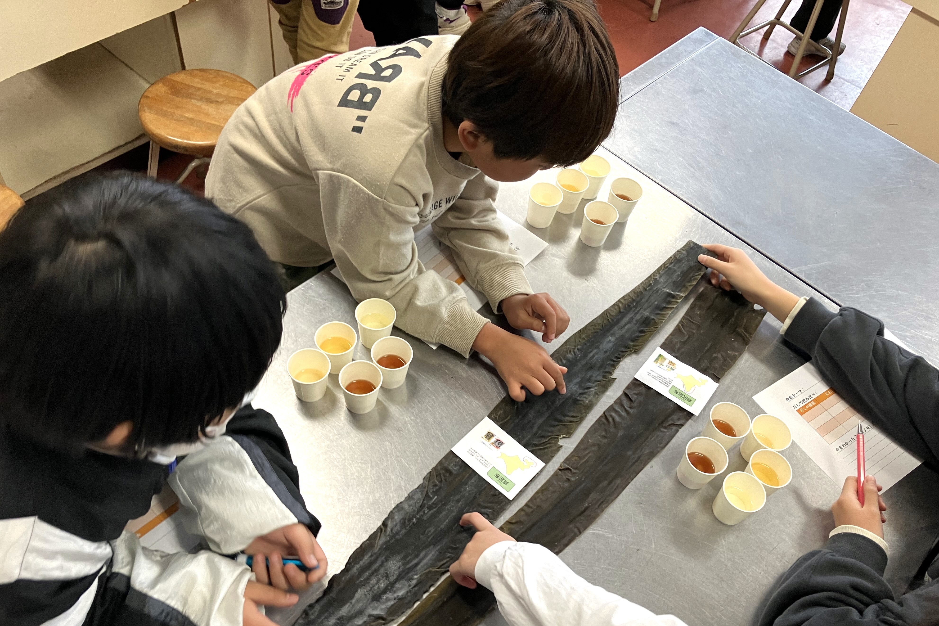 仙台で食育授業「おだしの学校」を実施～「昆布」を中心にだしの旨味を体感～