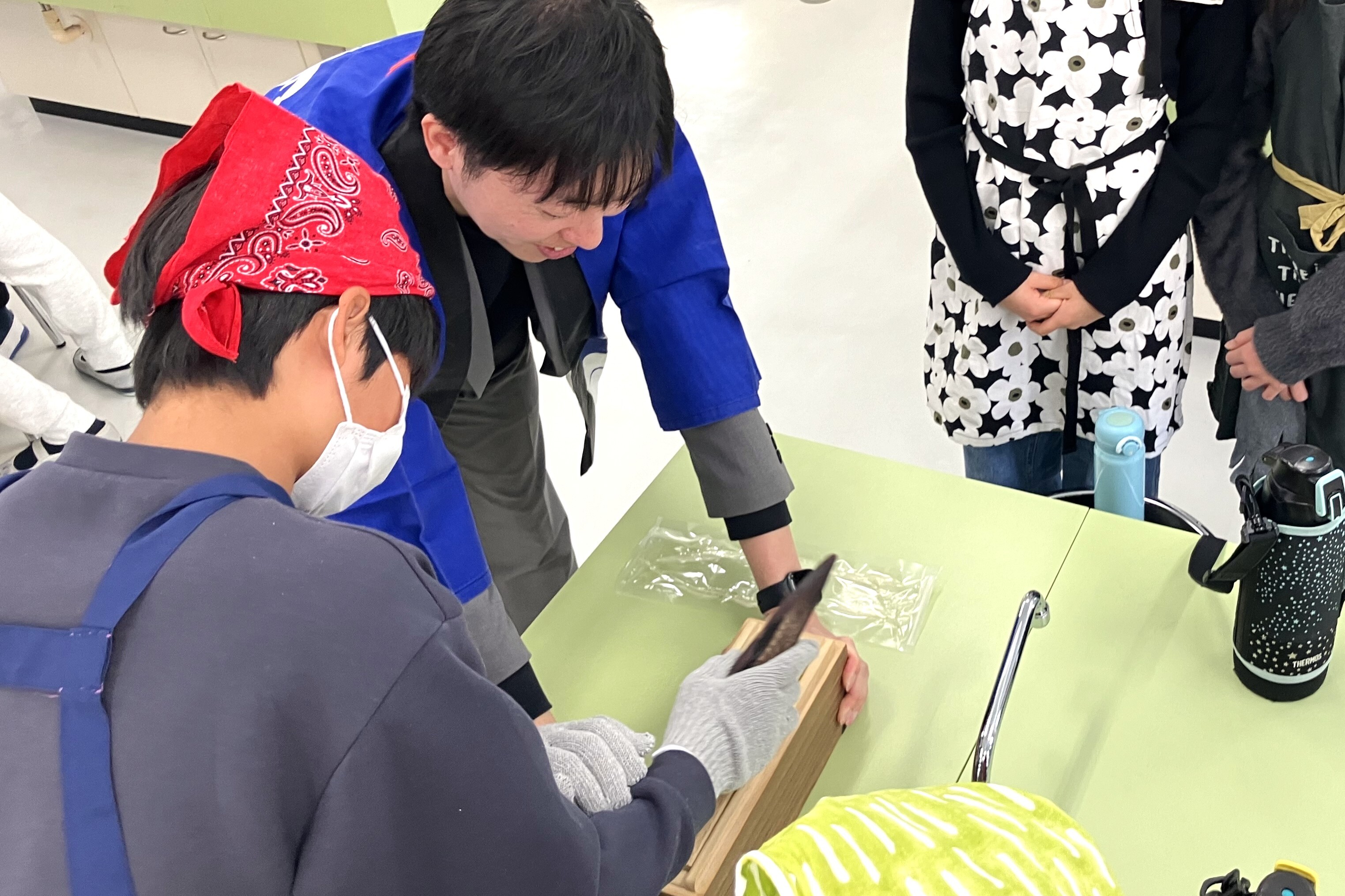 福岡で乾物を使った食育授業を実施 ～「かつお節」削りの体験や「大麦」の魅力を発見～