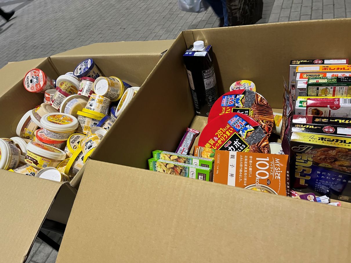 展示会で使用した食品サンプル品を寄贈。「食の支援活動」を実施